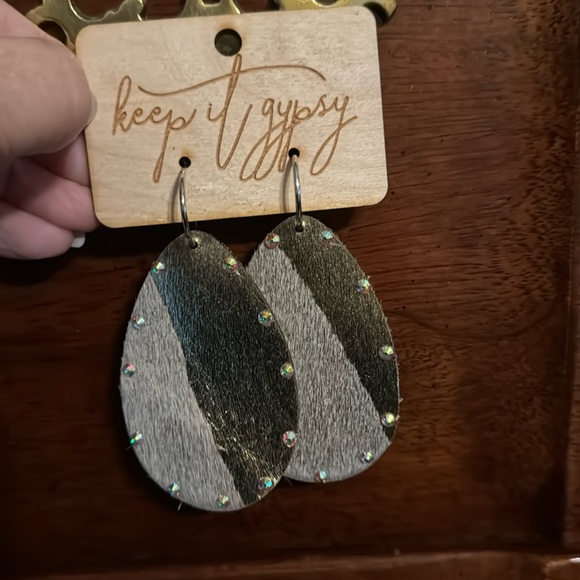 Boutique earrings - Picture 6 of 6